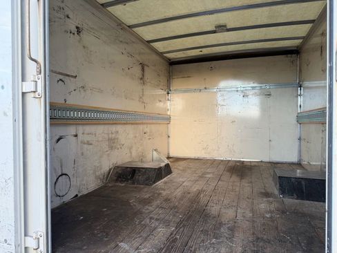 Used 2015 GMC Savana 3500 image 25