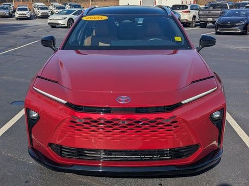 Used 2025 Toyota Crown Signia image 2