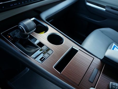 Used 2024 Toyota Sienna XLE image 28