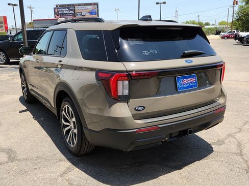 New 2026 Ford Explorer ST-Line RWD image 9