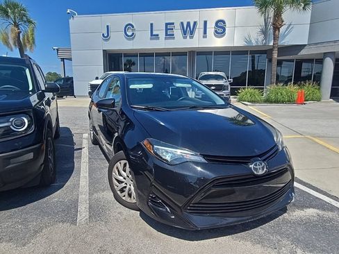Used 2018 Toyota Corolla LE FWD image 1