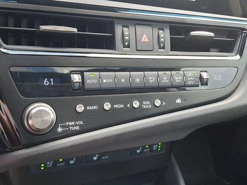 Used 2025 Lexus ES 350 w/ Premium Package FWD image 17