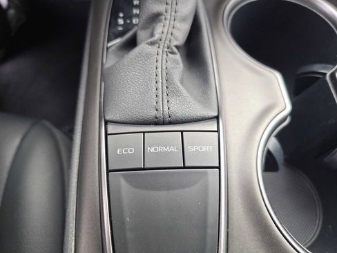 Used 2023 Toyota Camry SE image 31