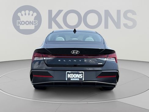 Used 2025 Hyundai Elantra Limited FWD image 5