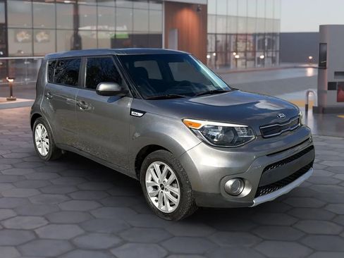Used 2018 Kia Soul + image 18