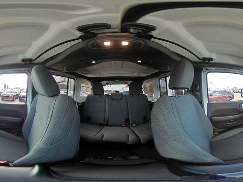 Used 2025 Jeep Wrangler Unlimited Sahara AWD/4WD image 42