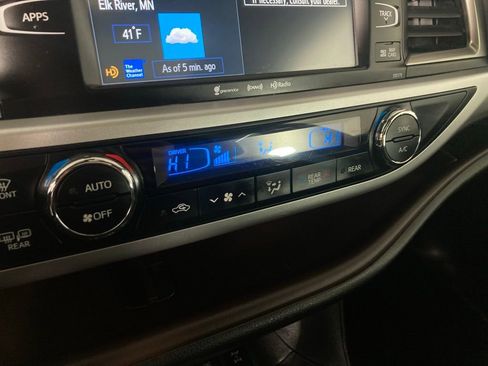 Used 2017 Toyota Highlander XLE image 8