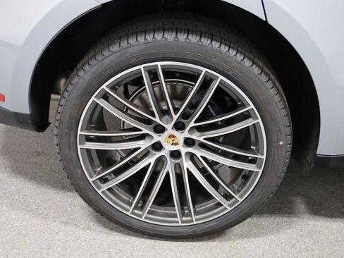 Certified 2026 Porsche Macan image 38