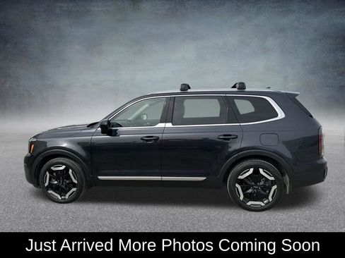 Used 2025 Kia Telluride EX image 2
