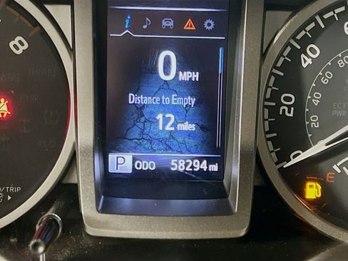 Used 2017 Toyota Tacoma 4x4 Double Cab image 12