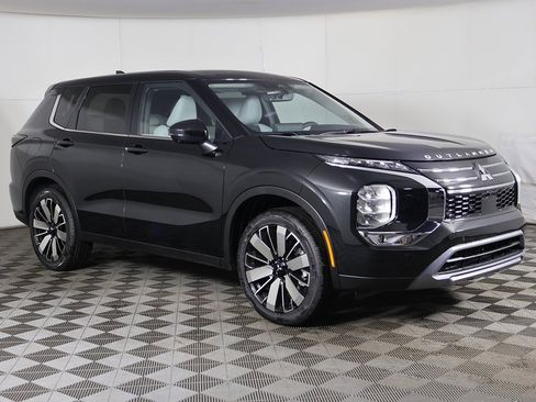 New 2026 Mitsubishi Outlander SE image 2