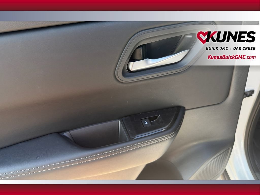 Used 2026 Nissan Rogue SV AWD/4WD image 32