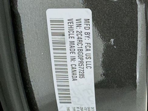 Used 2023 Chrysler Pacifica Touring-L FWD image 31