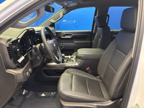 Used 2025 Chevrolet Silverado 1500 LTZ AWD/4WD image 12