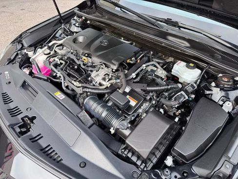 Used 2020 Toyota Camry SE w/ Sunroof Package image 37