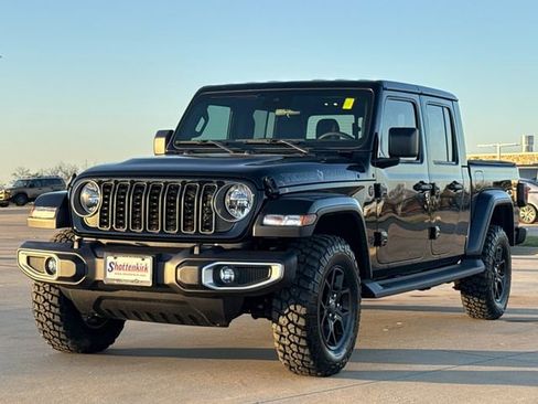 Used 2025 Jeep Gladiator Mojave AWD/4WD image 3