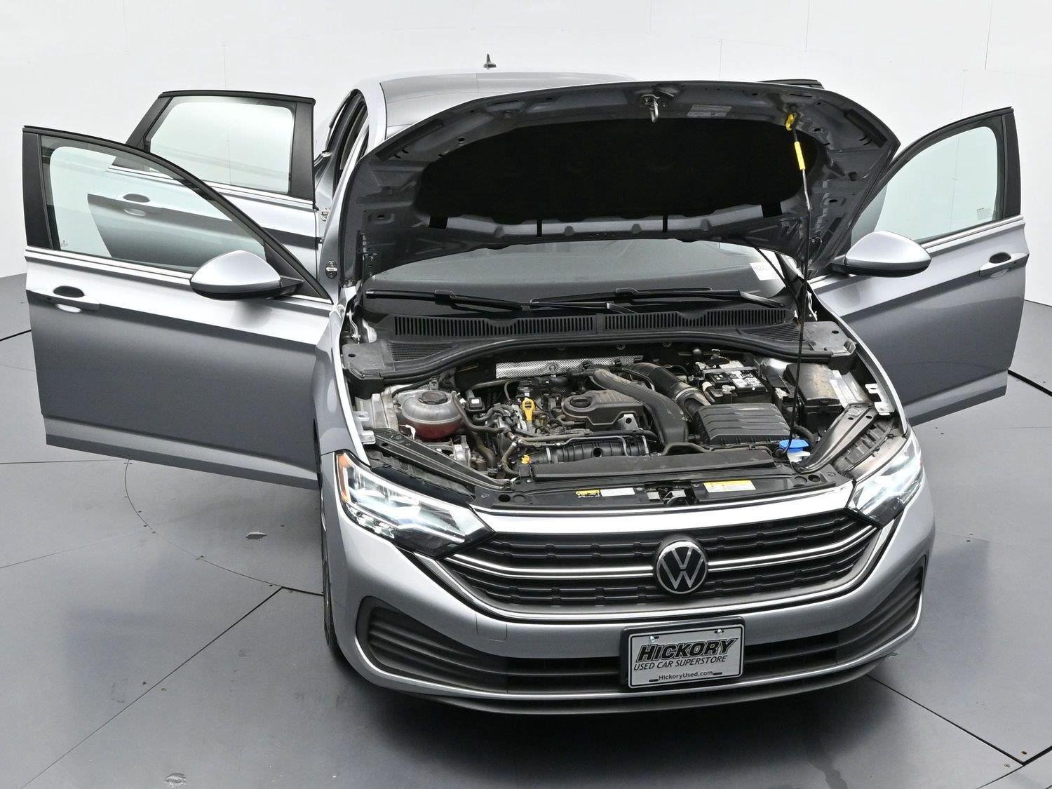 Used 2024 Volkswagen Jetta SE FWD image 43