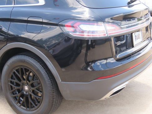 Used 2022 Lincoln Nautilus FWD w/ Premium Package image 14