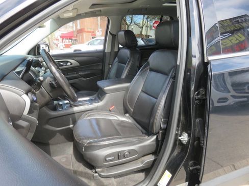 Used 2018 Chevrolet Traverse LT image 10