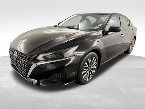 Used 2024 Nissan Altima 2.5 SV image 4