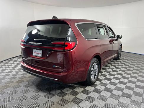 Used 2023 Chrysler Pacifica Touring-L FWD image 18