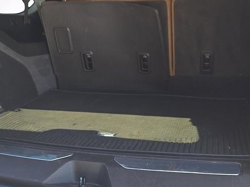 Used 2022 Cadillac Escalade ESV Premium Luxury w/ Performance Package AWD/4WD image 8