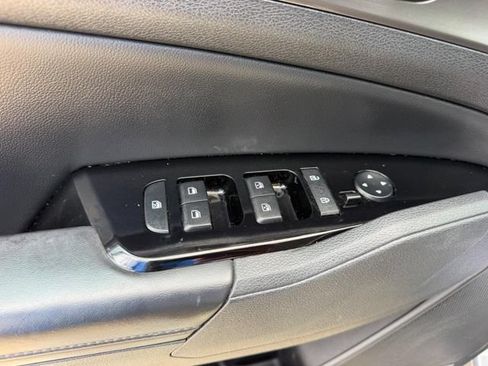 Used 2025 Kia Sportage EX FWD image 15