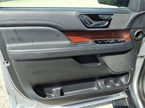 Used 2024 Lincoln Navigator Premiere image 13