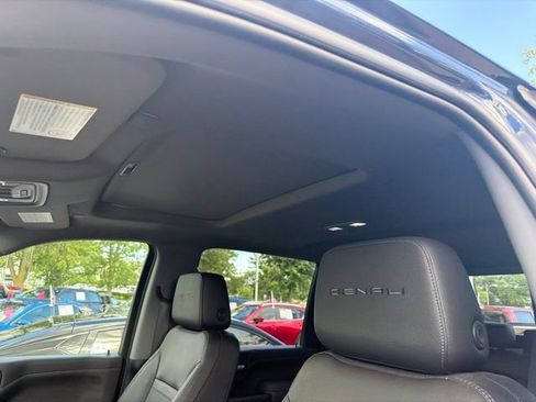 Used 2022 GMC Sierra 3500 Denali w/ Denali Ultimate Package AWD/4WD image 9