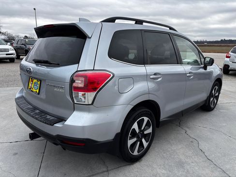 Used 2017 Subaru Forester 2.5i Limited AWD/4WD image 4