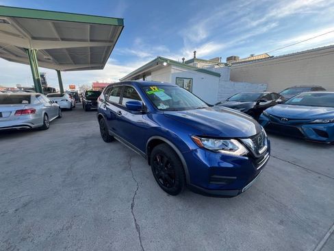 Used 2017 Nissan Rogue S AWD/4WD image 2