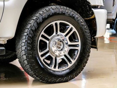 Used 2013 Ford F250 Platinum w/ FX4 Off Road Pkg image 45