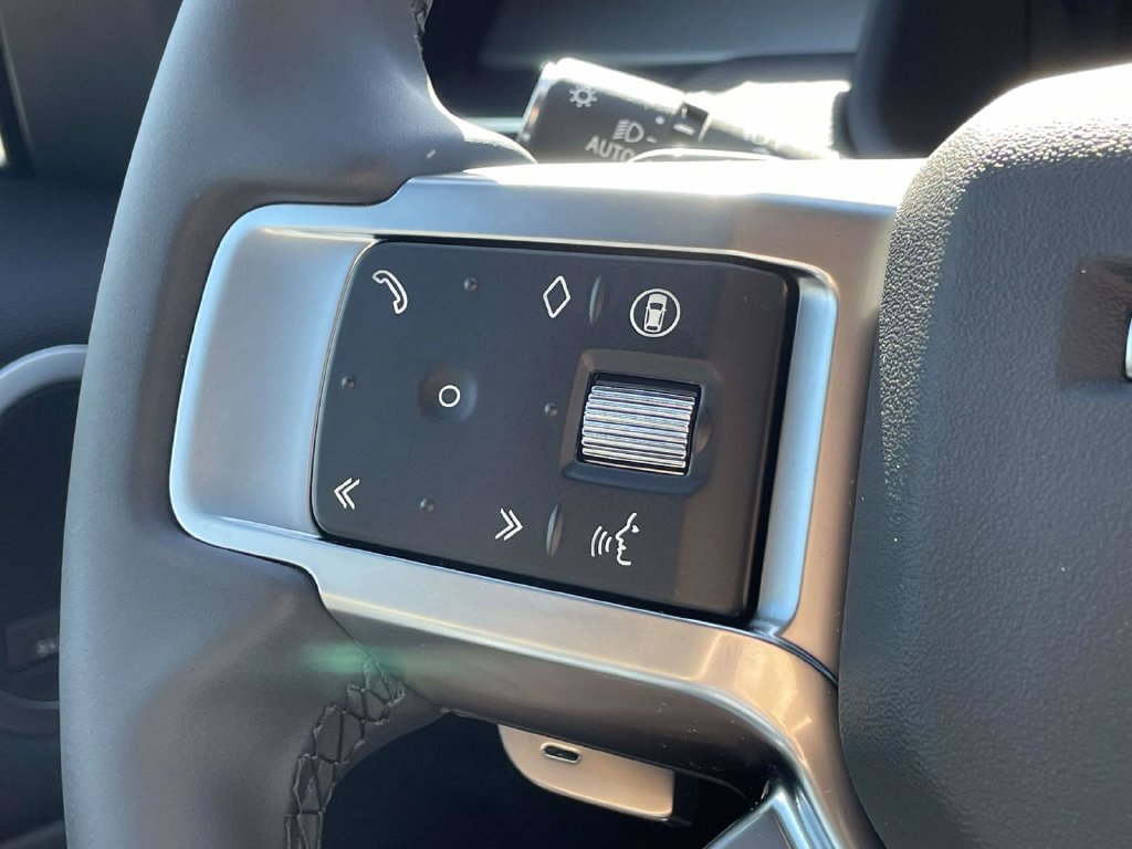 New 2026 Land Rover Discovery Limited Edition AWD/4WD image 28