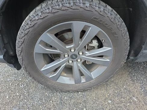Used 2023 Ford Explorer XLT w/ Equipment Group 202A AWD/4WD image 18