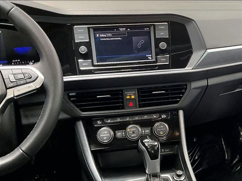 Used 2024 Volkswagen Jetta SE FWD image 8