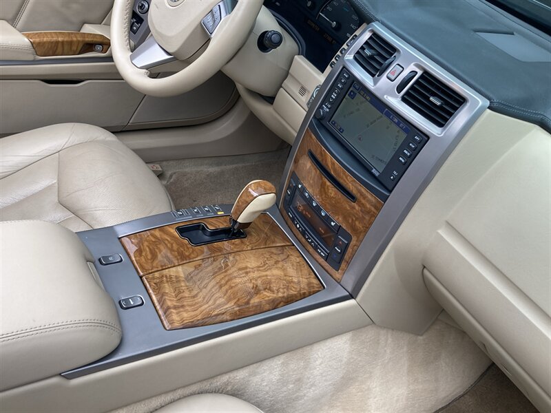 Used 2009 Cadillac XLR RWD image 27