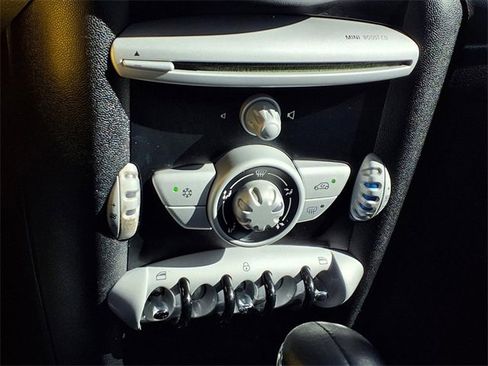 Used 2010 MINI Cooper Hardtop image 7