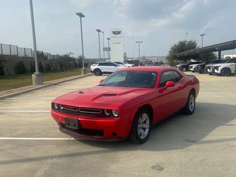 Used 2023 Dodge Challenger SXT image 7