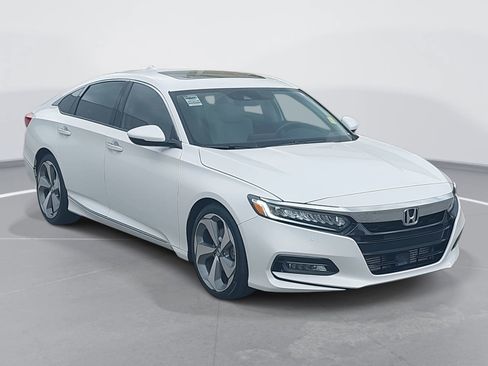 Used 2020 Honda Accord Touring image 3