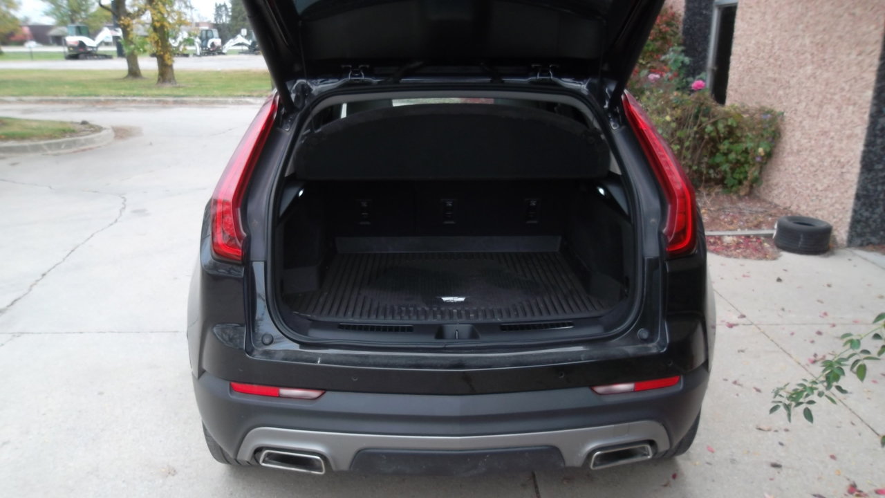 Used 2021 Cadillac XT4 Premium Luxury FWD image 6