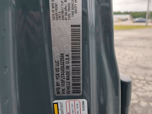 New 2025 Jeep Gladiator Sport image 25