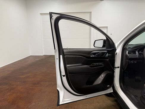 Used 2023 GMC Acadia AT4 image 57