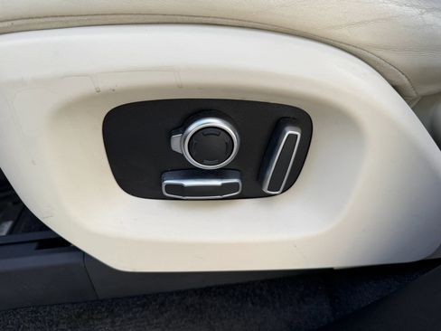 Used 2016 Land Rover Range Rover HSE image 19