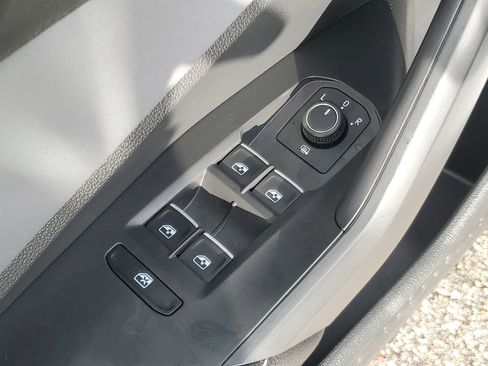 Used 2025 Volkswagen Jetta SE image 16