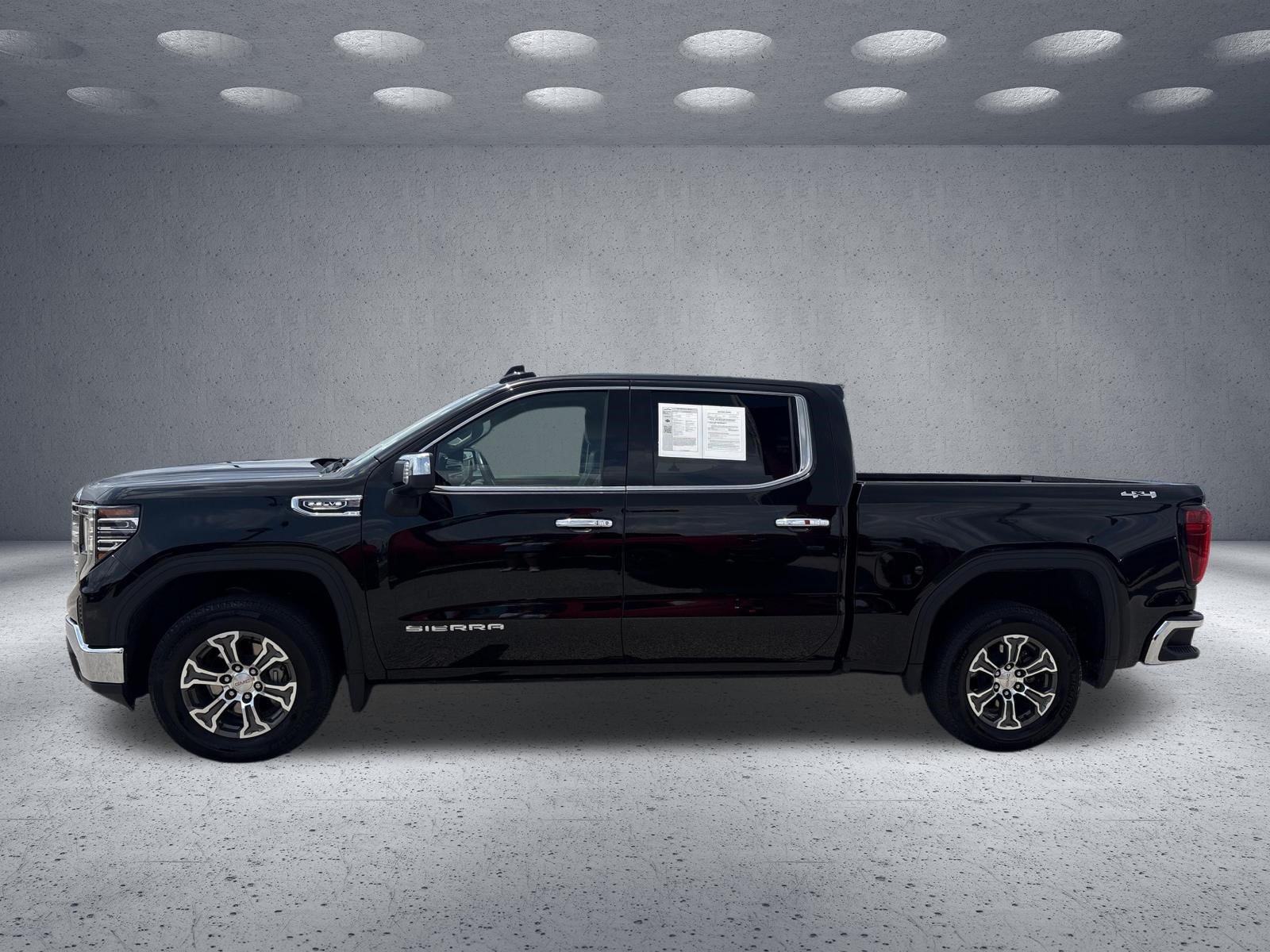 Used 2025 GMC Sierra 1500 SLT AWD/4WD image 8