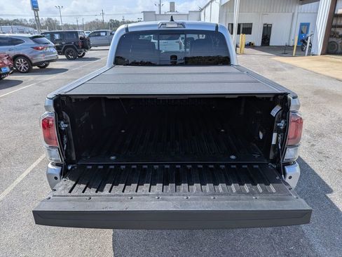 Used 2022 Toyota Tacoma Limited image 31