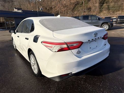 Used 2020 Toyota Camry LE image 5