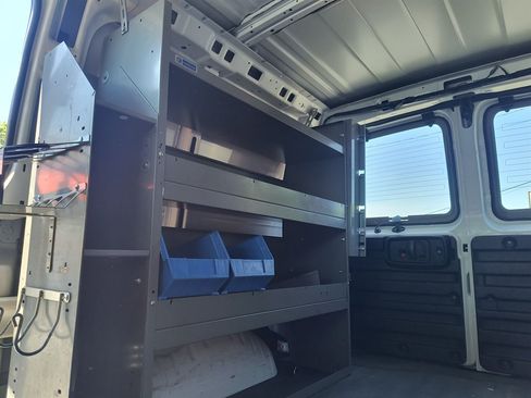 Used 2017 Chevrolet Express 2500 RWD image 25