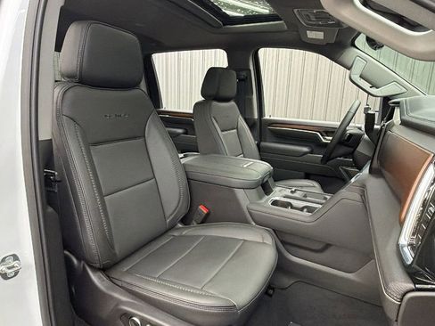 Used 2025 GMC Sierra 3500 Denali w/ Denali Reserve Package AWD/4WD image 37