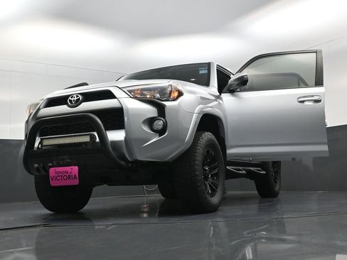 Used 2017 Toyota 4Runner SR5 RWD image 18